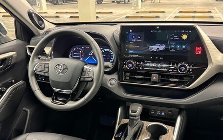 Toyota Highlander, 2025 год, 6 100 000 рублей, 22 фотография