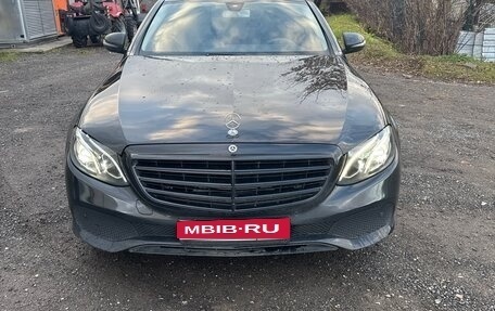 Mercedes-Benz E-Класс, 2019 год, 1 750 000 рублей, 1 фотография