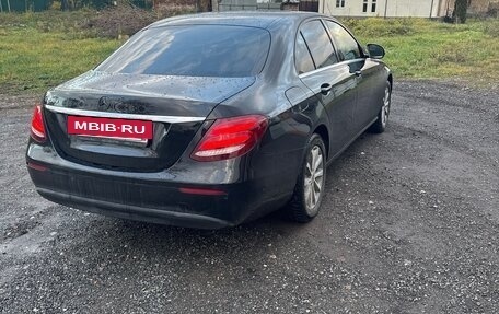 Mercedes-Benz E-Класс, 2019 год, 1 750 000 рублей, 3 фотография