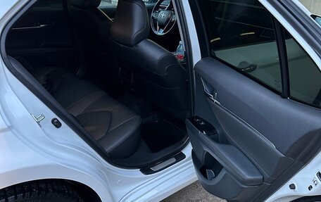 Toyota Camry, 2021 год, 3 700 000 рублей, 6 фотография