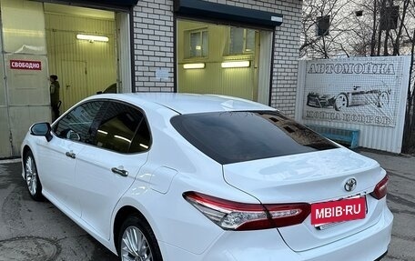 Toyota Camry, 2021 год, 3 700 000 рублей, 2 фотография