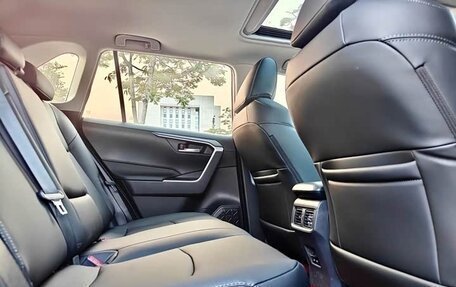 Toyota RAV4, 2021 год, 2 021 273 рублей, 10 фотография