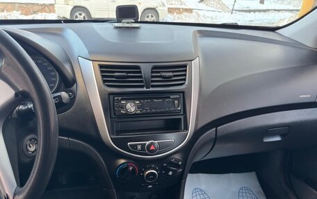 Hyundai Solaris II рестайлинг, 2011 год, 620 000 рублей, 2 фотография