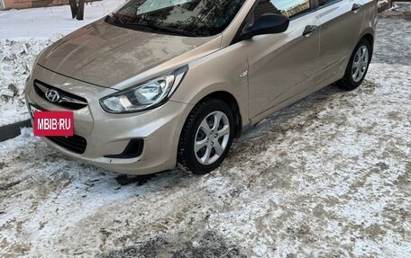 Hyundai Solaris II рестайлинг, 2011 год, 620 000 рублей, 4 фотография