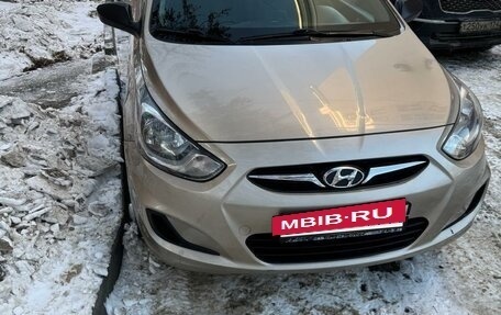 Hyundai Solaris II рестайлинг, 2011 год, 620 000 рублей, 3 фотография