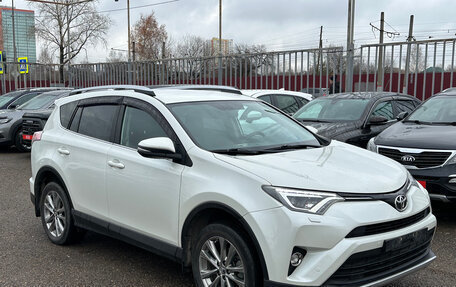 Toyota RAV4, 2017 год, 2 490 000 рублей, 2 фотография