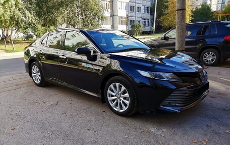 Toyota Camry, 2020 год, 3 300 000 рублей, 2 фотография
