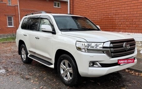 Toyota Land Cruiser 200, 2017 год, 4 999 000 рублей, 2 фотография