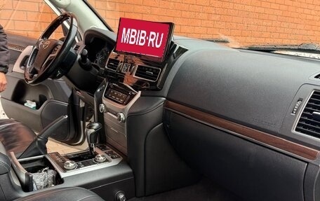 Toyota Land Cruiser 200, 2017 год, 4 999 000 рублей, 6 фотография