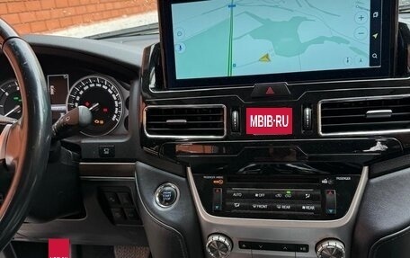 Toyota Land Cruiser 200, 2017 год, 4 999 000 рублей, 7 фотография