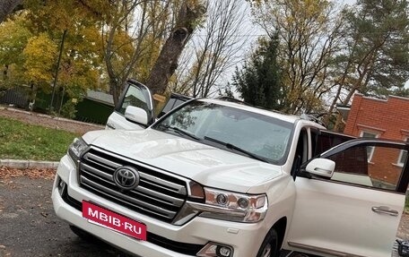 Toyota Land Cruiser 200, 2017 год, 4 999 000 рублей, 4 фотография