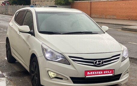 Hyundai Solaris II рестайлинг, 2015 год, 899 900 рублей, 2 фотография