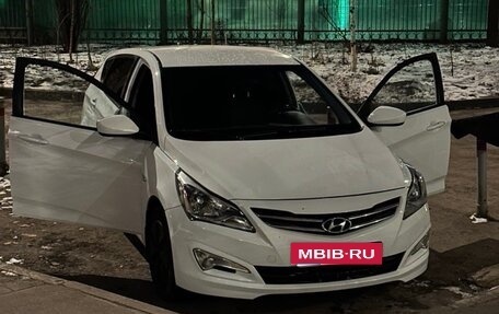 Hyundai Solaris II рестайлинг, 2015 год, 899 900 рублей, 3 фотография