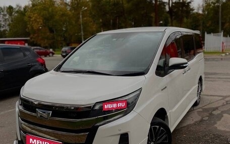 Toyota Noah III, 2018 год, 2 600 000 рублей, 1 фотография