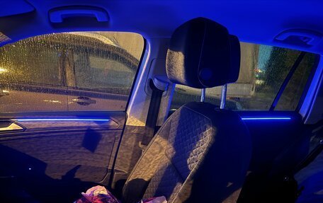 Volkswagen Tiguan II, 2018 год, 2 500 000 рублей, 4 фотография