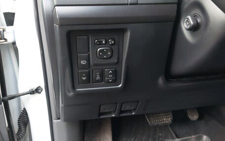 Toyota Land Cruiser Prado 150 рестайлинг 2, 2012 год, 3 000 000 рублей, 11 фотография