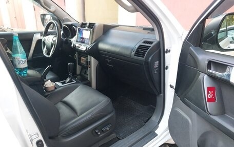 Toyota Land Cruiser Prado 150 рестайлинг 2, 2012 год, 3 000 000 рублей, 6 фотография