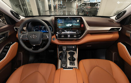 Toyota Highlander, 2025 год, 6 150 000 рублей, 8 фотография