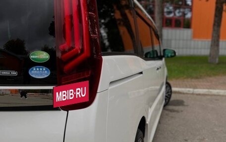 Toyota Noah III, 2018 год, 2 600 000 рублей, 6 фотография