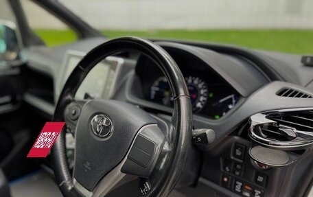 Toyota Noah III, 2018 год, 2 600 000 рублей, 14 фотография