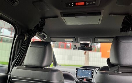 Toyota Noah III, 2018 год, 2 600 000 рублей, 17 фотография