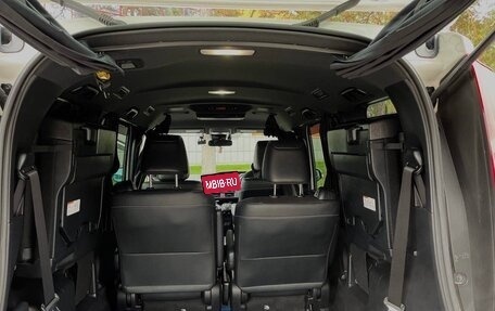 Toyota Noah III, 2018 год, 2 600 000 рублей, 19 фотография