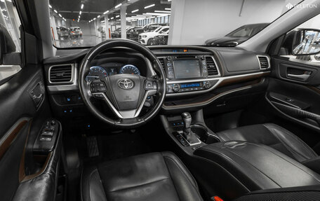 Toyota Highlander III, 2014 год, 2 290 000 рублей, 7 фотография