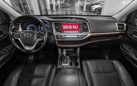 Toyota Highlander III, 2014 год, 2 290 000 рублей, 8 фотография