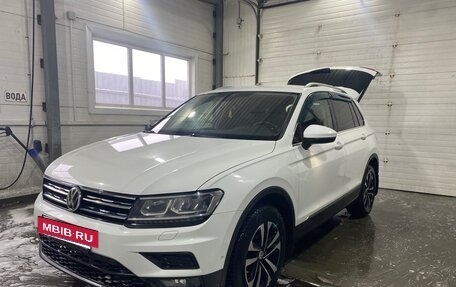 Volkswagen Tiguan II, 2018 год, 2 000 000 рублей, 3 фотография