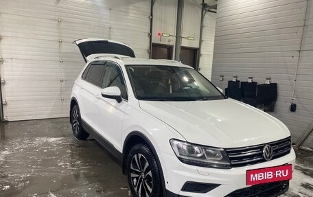 Volkswagen Tiguan II, 2018 год, 2 000 000 рублей, 2 фотография
