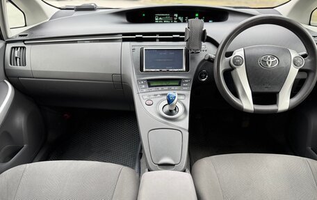 Toyota Prius, 2011 год, 1 099 000 рублей, 7 фотография