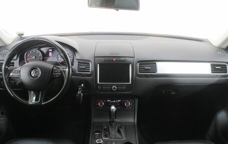 Volkswagen Touareg III, 2010 год, 1 590 000 рублей, 12 фотография