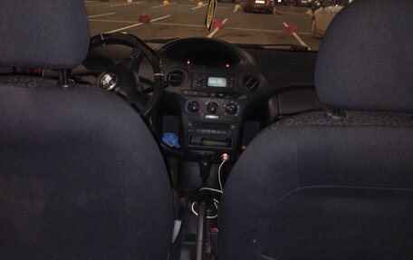 Toyota Yaris I рестайлинг, 2004 год, 165 000 рублей, 6 фотография