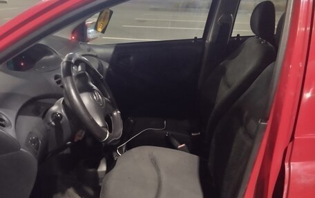 Toyota Yaris I рестайлинг, 2004 год, 165 000 рублей, 7 фотография