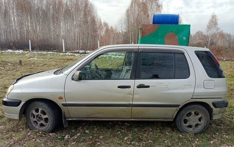 Toyota Raum I, 2000 год, 310 000 рублей, 2 фотография