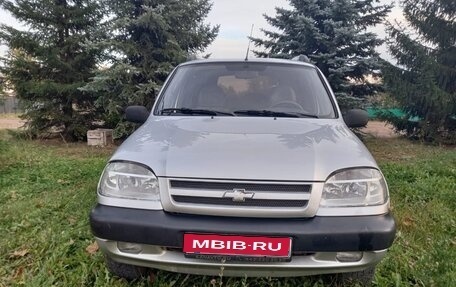 Chevrolet Niva I рестайлинг, 2004 год, 270 000 рублей, 1 фотография