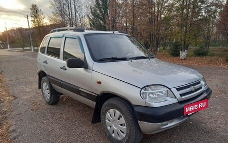 Chevrolet Niva I рестайлинг, 2004 год, 270 000 рублей, 5 фотография