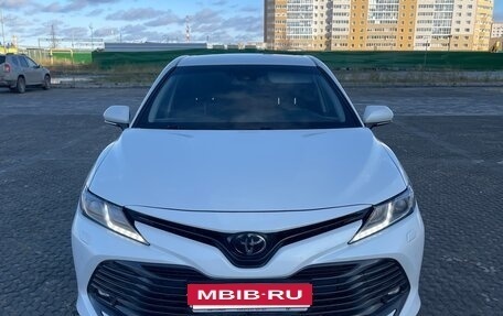 Toyota Camry, 2018 год, 1 800 000 рублей, 2 фотография