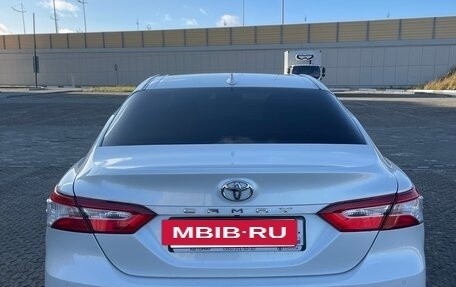 Toyota Camry, 2018 год, 1 800 000 рублей, 3 фотография