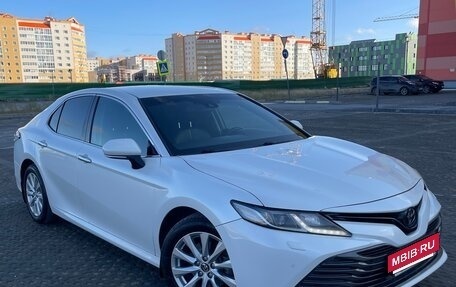 Toyota Camry, 2018 год, 1 800 000 рублей, 4 фотография