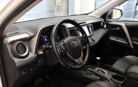 Toyota RAV4, 2017 год, 2 677 000 рублей, 7 фотография