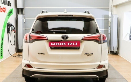 Toyota RAV4, 2017 год, 2 677 000 рублей, 5 фотография