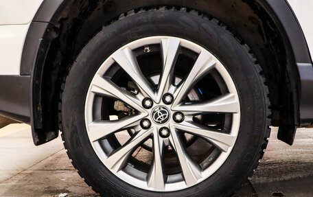 Toyota RAV4, 2017 год, 2 677 000 рублей, 26 фотография