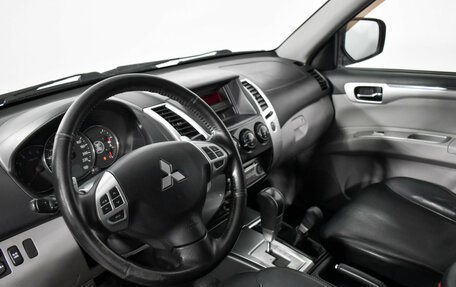 Mitsubishi Pajero Sport II рестайлинг, 2011 год, 1 675 000 рублей, 9 фотография