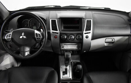 Mitsubishi Pajero Sport II рестайлинг, 2011 год, 1 675 000 рублей, 13 фотография