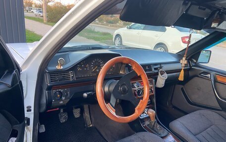 Mercedes-Benz E-Класс, 1994 год, 545 000 рублей, 3 фотография