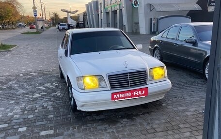 Mercedes-Benz E-Класс, 1994 год, 545 000 рублей, 2 фотография