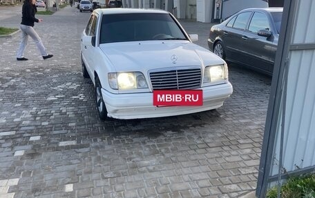 Mercedes-Benz E-Класс, 1994 год, 545 000 рублей, 4 фотография