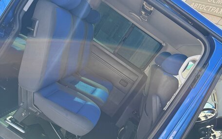 Volkswagen Caravelle T5, 2005 год, 1 299 999 рублей, 15 фотография