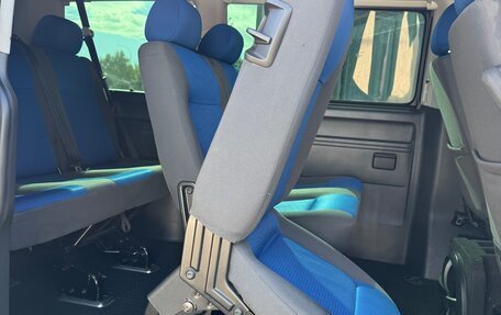 Volkswagen Caravelle T5, 2005 год, 1 299 999 рублей, 13 фотография